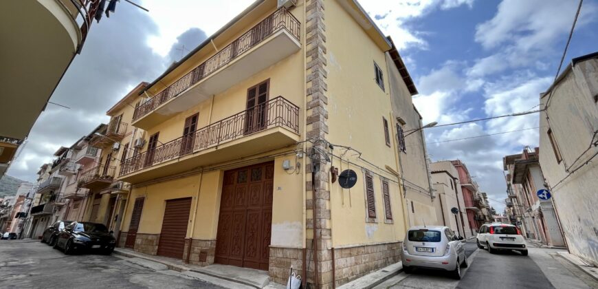 Casa indipendente in vendita a Partinico, Via Schiaffini