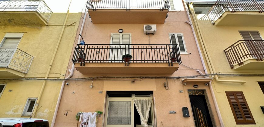 Casa indipendente in vendita a Partinico, Via Moro