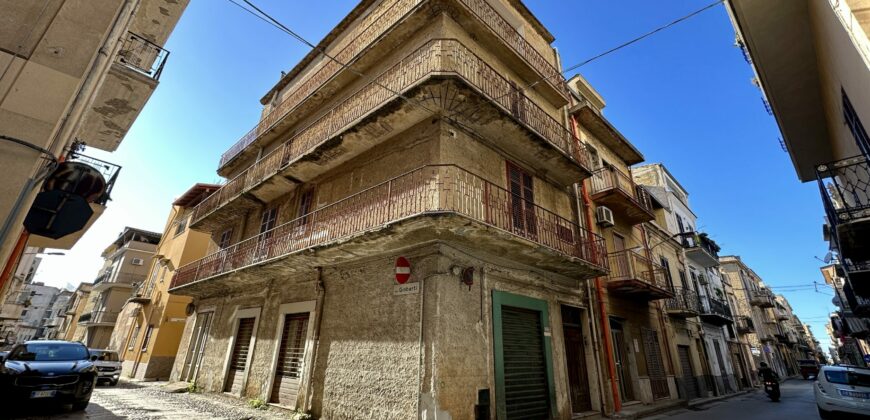 Casa indipendente in vendita a Partinico, Via Roma