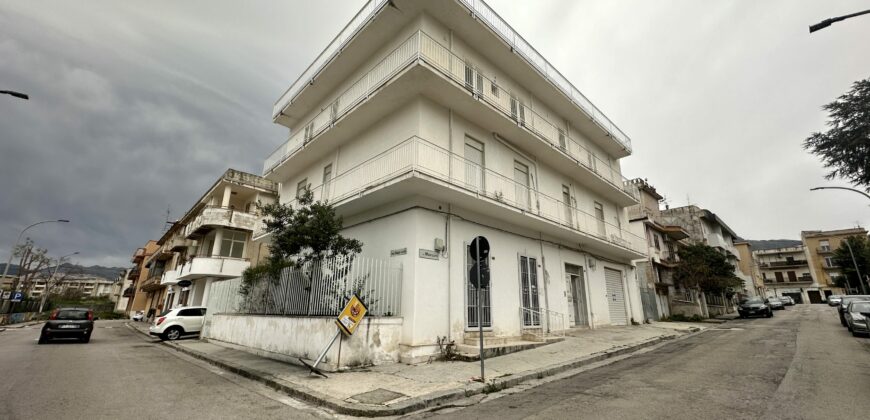 Casa indipendente in vendita a Partinico, Via Marconi