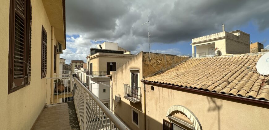 Appartamento in vendita a Partinico, Via F.sco Crispi