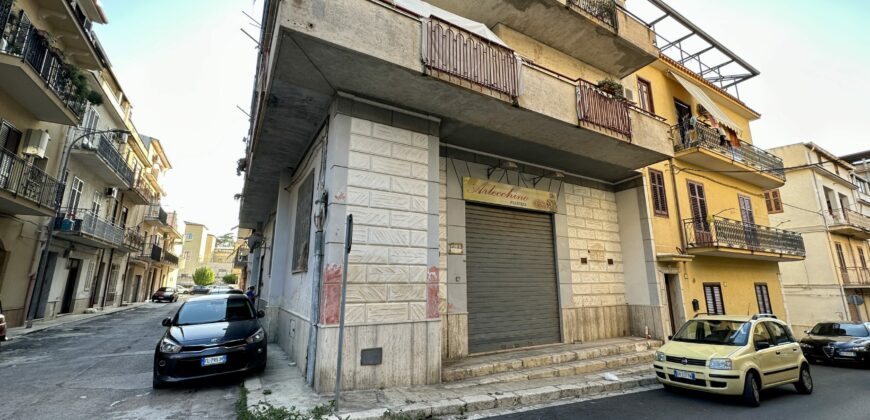 Locale commerciale in vendita a Partinico, Via Pietro Mascagni