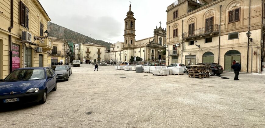 Uffici in affitto a Partinico, Piazza Duomo