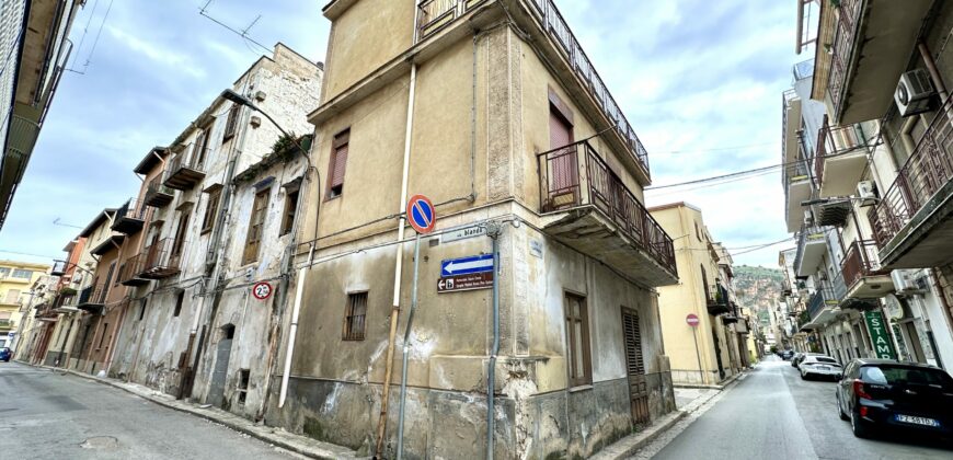 Casa indipendente a Partinico, Via Castiglia