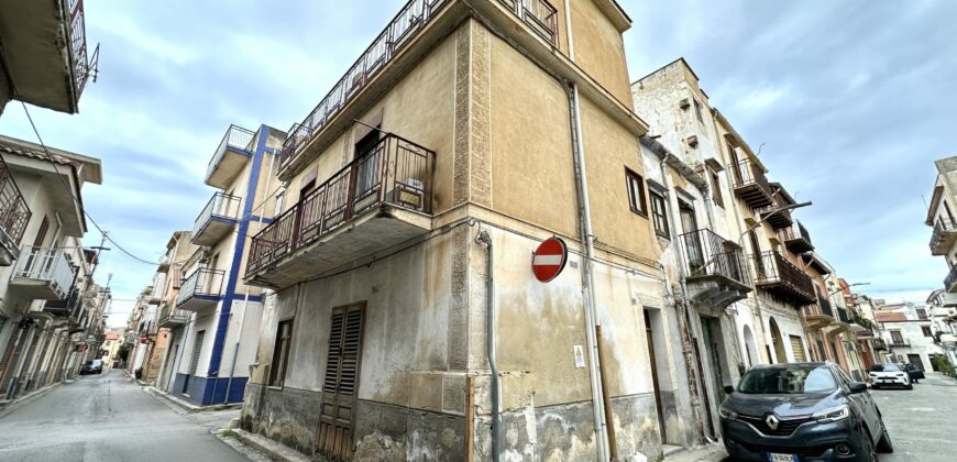 Casa indipendente a Partinico, Via Castiglia