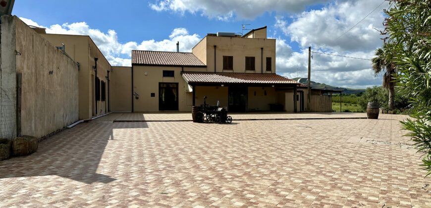 Agriturismo in vendita a Partinico, Contrada Bosco Falconeria