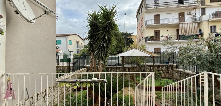 Appartamento con giardino in vendita a Partinico, Via Tenente Filippo Testa